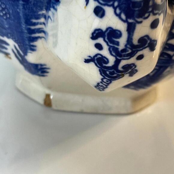 Vintage Blue Willow Tea Pot Made In Japan **Decorative not for use Please READ** - Picture 6 of 9